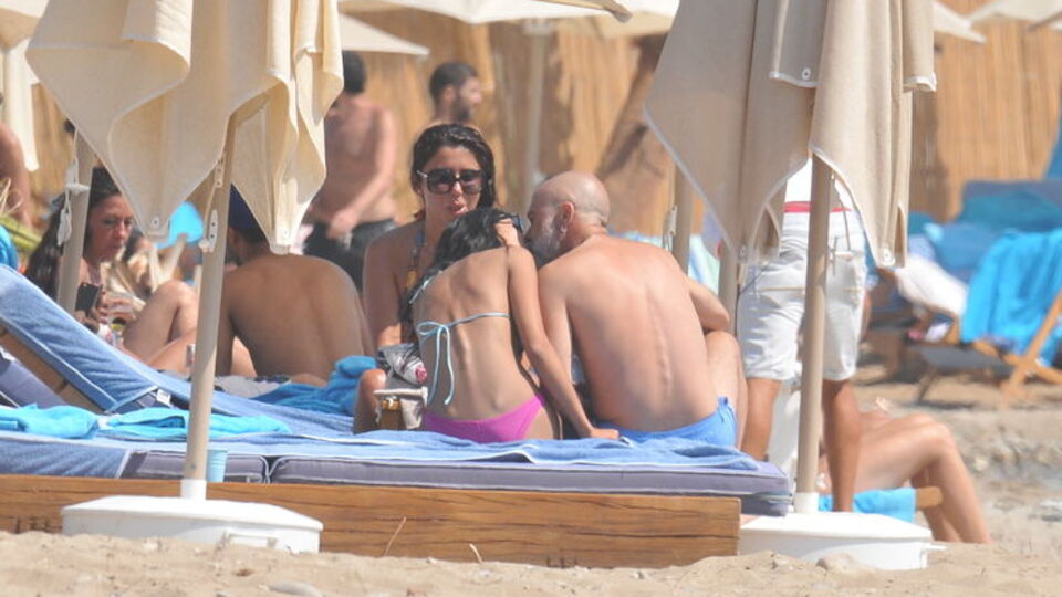 Durul Bazan sevgilisini öpmeye doyamadı