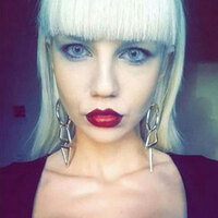 Ayşenur Balcı canlı yayında soyundu