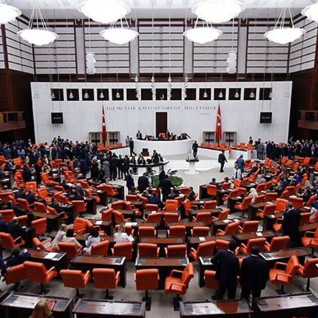 "Parti değil, parti yöneticileri cezalandırılmalı"