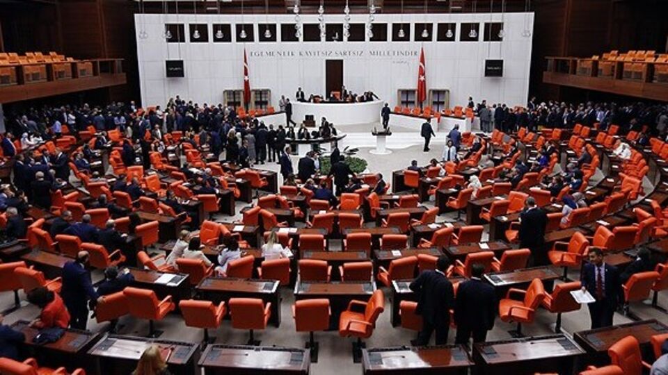 "Parti değil, parti yöneticileri cezalandırılmalı"