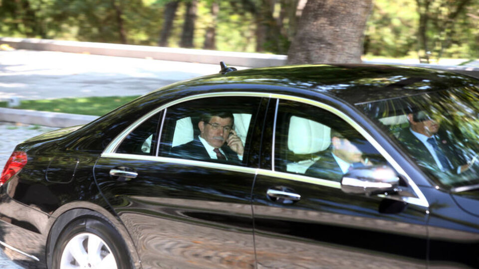 Başbakan Davutoğlu'ndan Bordo Bereliler'e ziyaret!