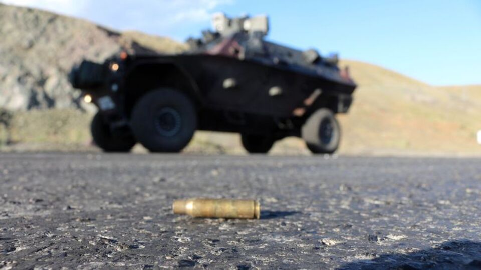 PKK yol kesip polis kaçırdı