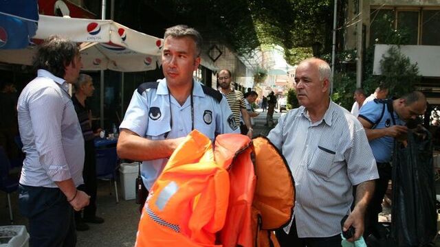 İzmir'de can yeleği operasyonu
