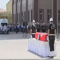 4 aylık hamile eşi arkasından bakarak...