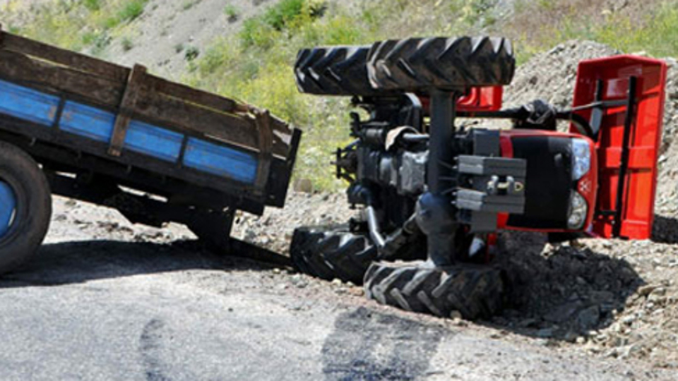 Kastamonu'da traktör römorku devrildi: 12 yaralı