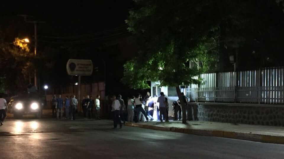 Emniyet Müdürlüğü'ne bombalı saldırı