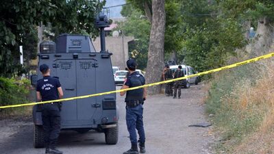 Adana'da emniyet müdürlüğüne saldırı! 2 polis şehit oldu