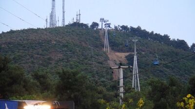 Teleferik ilk gününde havada kaldı