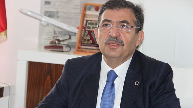 Bakan Güllüce, şehit evini ziyaret etti