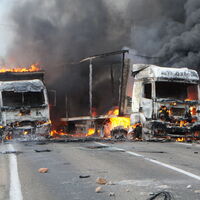 PKK’lı teröristler yol kesti