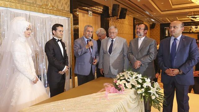 Arınç ve Akdoğan nikah şahidi oldu