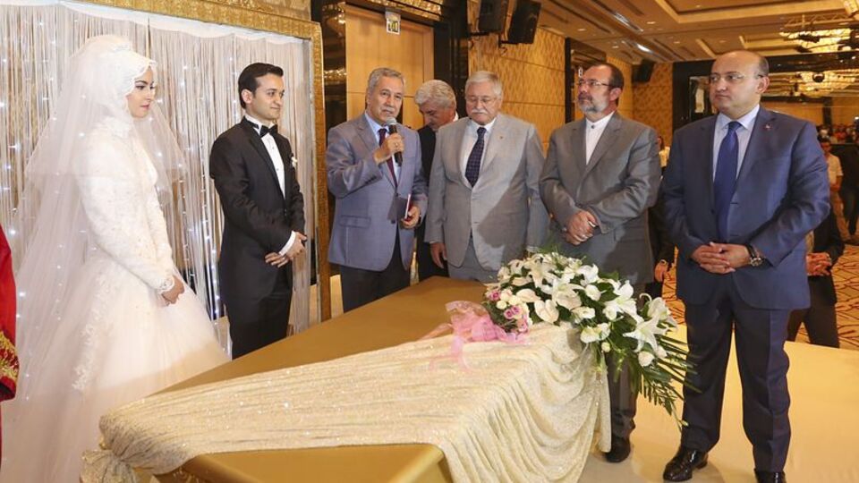 Arınç ve Akdoğan nikah şahidi oldu