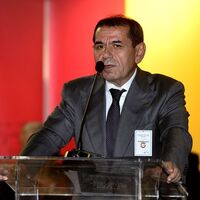 Özbek'ten taraftara kötü haber