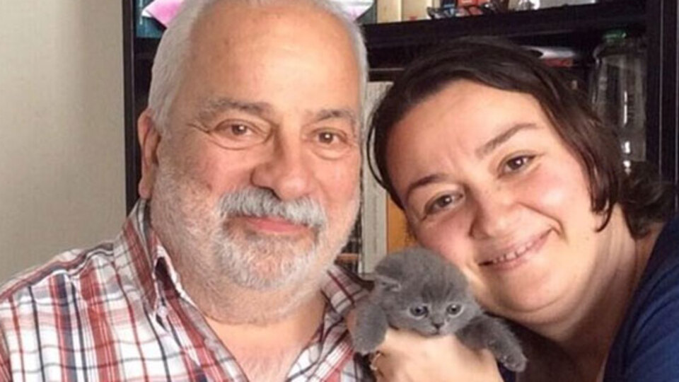 Yokluğuna dayanamadı!