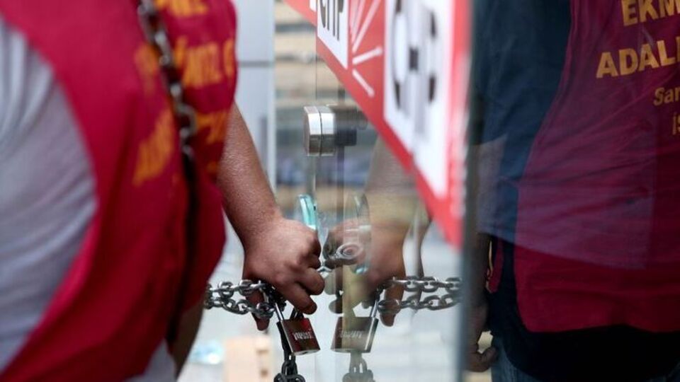 CHP İl Başkanlığı'nda zincirli eylem
