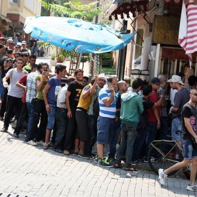 Gidenlerin yerine hemen yeni bir grup geliyor!