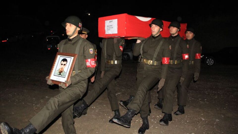 Adıyaman şehidini gece uğurladı!