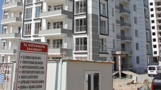 Asansör boşluğuna düşen işçi öldü