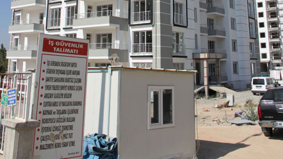 Asansör boşluğuna düşen işçi öldü