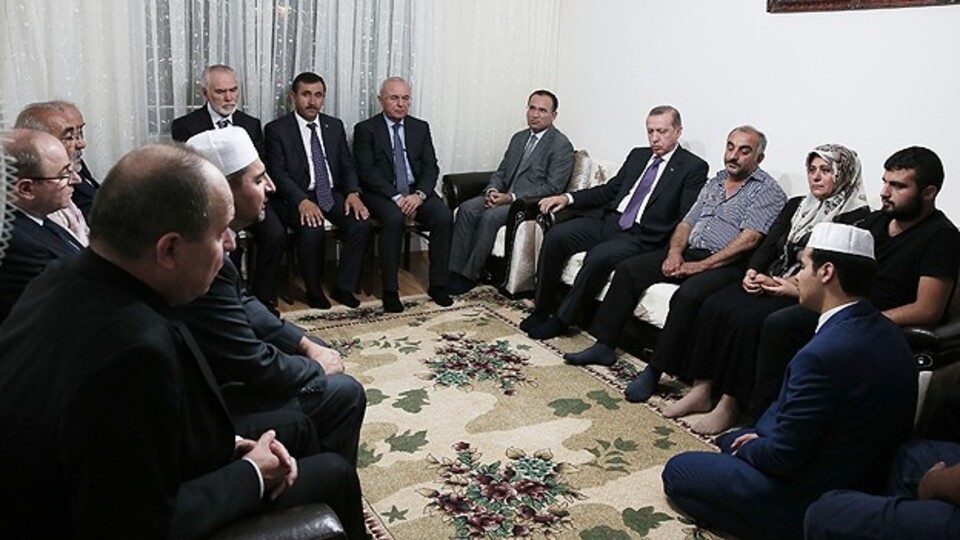 Erdoğan'dan şehit evine taziye ziyareti