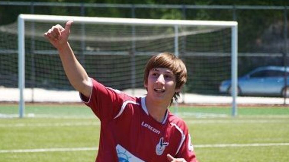 17'lik Denizhan'a dev talip