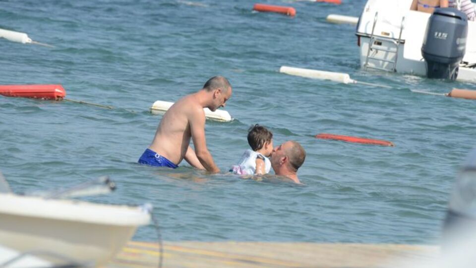 KMLYLMZ yüzme öğreniyor