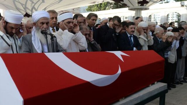 Said-i Nursi'nin talebelerinden Özcan toprağa verildi