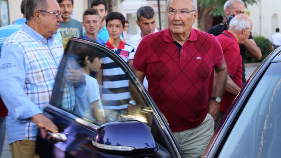 Deniz Baykal soyuldu!