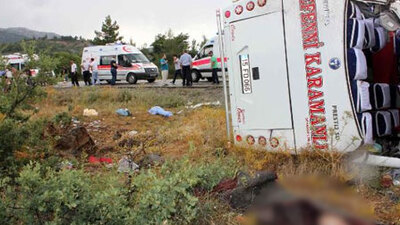 Burdur'da midibüs devrildi: 2 ölü, 11 yaralı