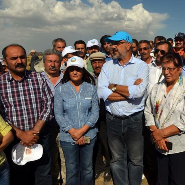 Tendürek Dağında da 'canlı kalkan' eylemi