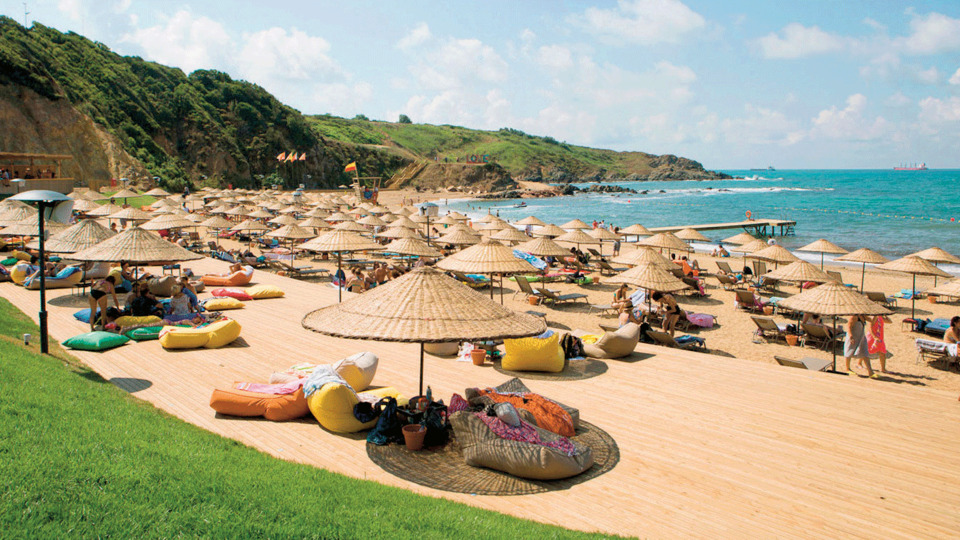 Kilyos sahillerinde Çeşme ve Bodrum eğlencesi