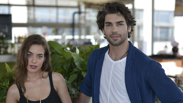 Onlaynda taksi haydovchisi olib ketish pornosini tomosha qiling