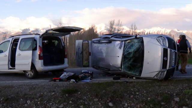 Erzincan'da trafik kazası:10 yaralı