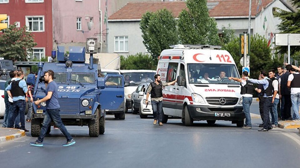 Okmeydanı'nda polise saldıran zanlı yakalandı!