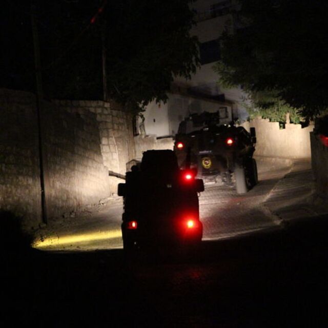 Emniyet personel servisine bombalı saldırı!