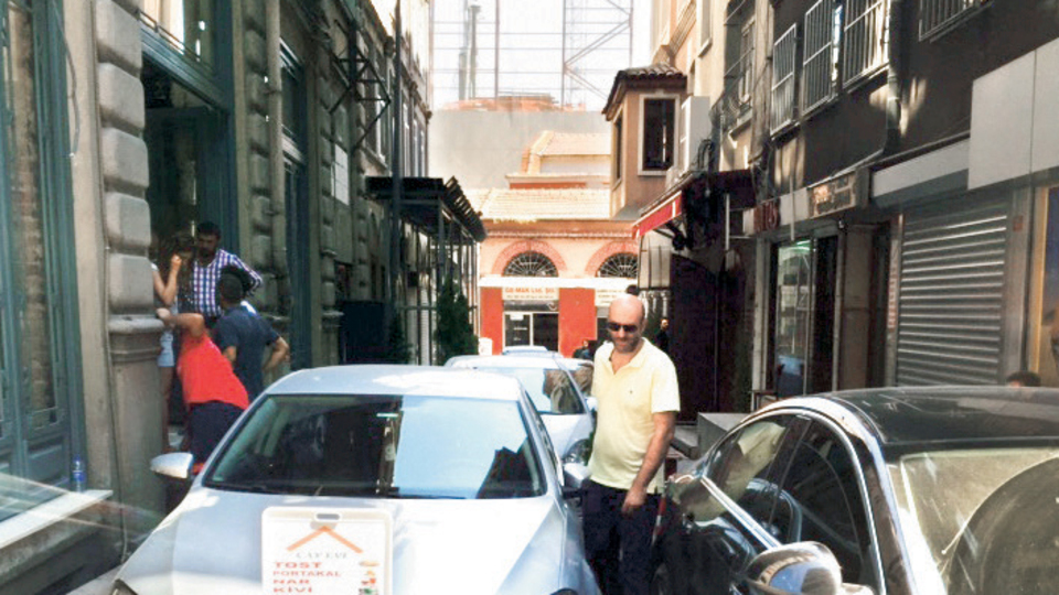 İstilada son nokta: Sokağı kapattılar
