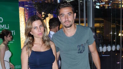 Dostlarıyla yemek yedi