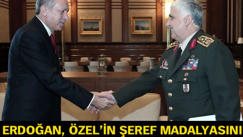 Özel'in şeref madalyasını bugün takacak!