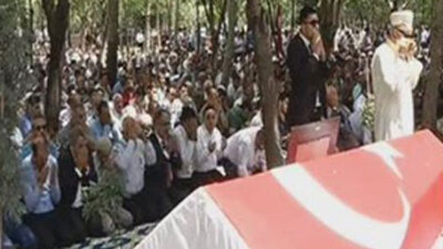 Türkiye şehitlerine ağlıyor