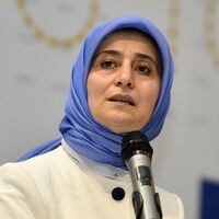 Şehit astsubayın bebeği Sare Davutoğlu'nun ellerinde dünyaya geldi!