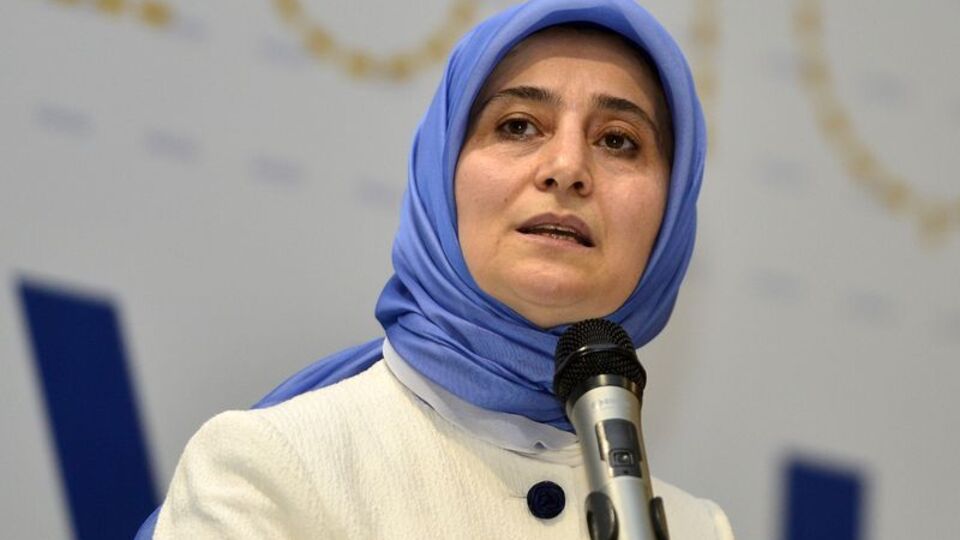 Şehit astsubayın bebeği Sare Davutoğlu'nun ellerinde dünyaya geldi!