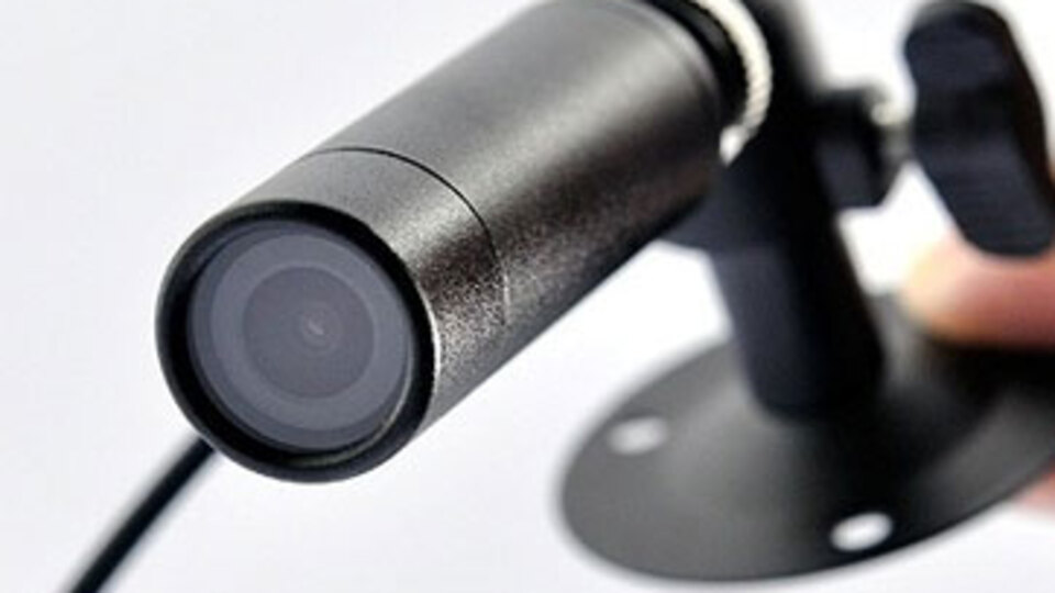 Evde gizli kamera çılgınlığı!