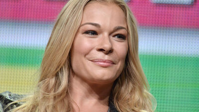 Sedef hastalığı için günde 40 hap içiyor