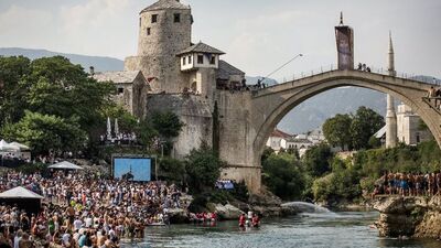 Mostar Köprüsü'nden artistik atlama yarışması