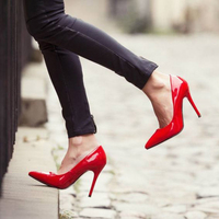 Topuklu ayakkabıyı acı çekmeden giyin!