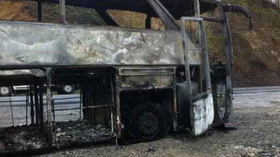 PKK'lılar otobüs yakıp minibüs taradı! Şoför yaşamını yitirdi