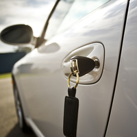 Oto devlerini çıldırtan çilingir Türk Ege!