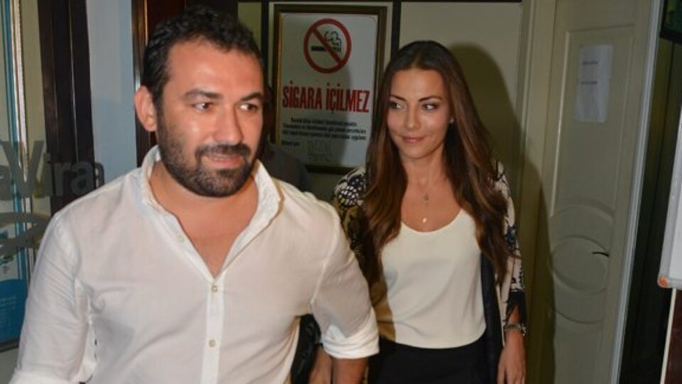 Burcu Kara yüzük taktı!