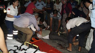 Üzerine çay dökülen kişi kahvehaneyi taradı!