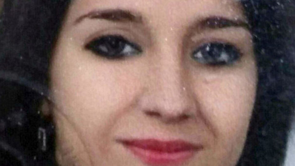 Arkadaşlarının gözleri önünde 9. kattan ölüme atladı